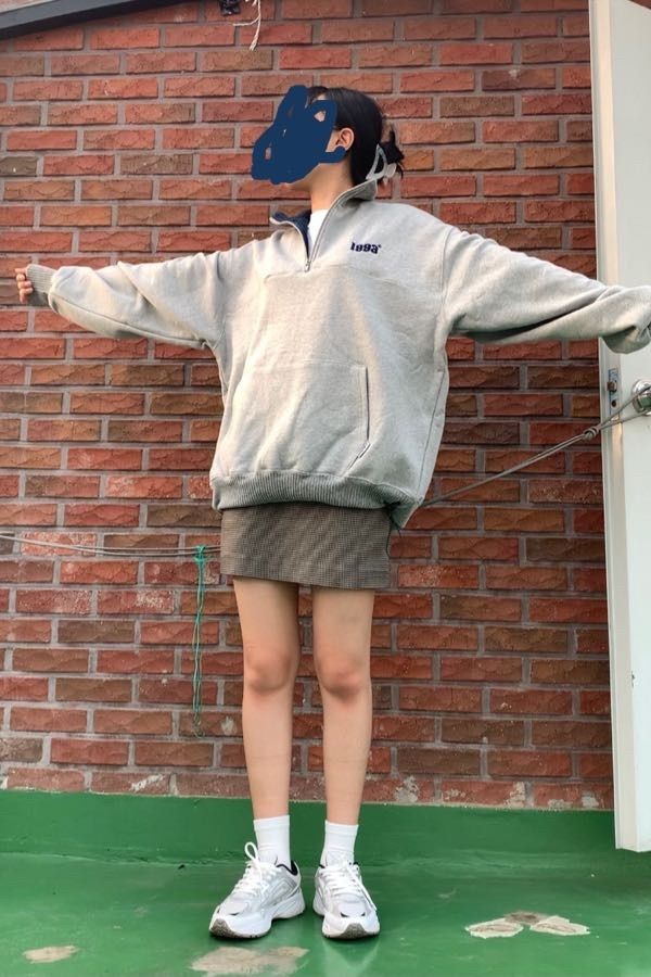 【1993studio】24FW★ Small Logo Half Zip-Up Sweatshirt 1993studio】24FW☆ Small Logo Half Zip-Up Sweatshirt