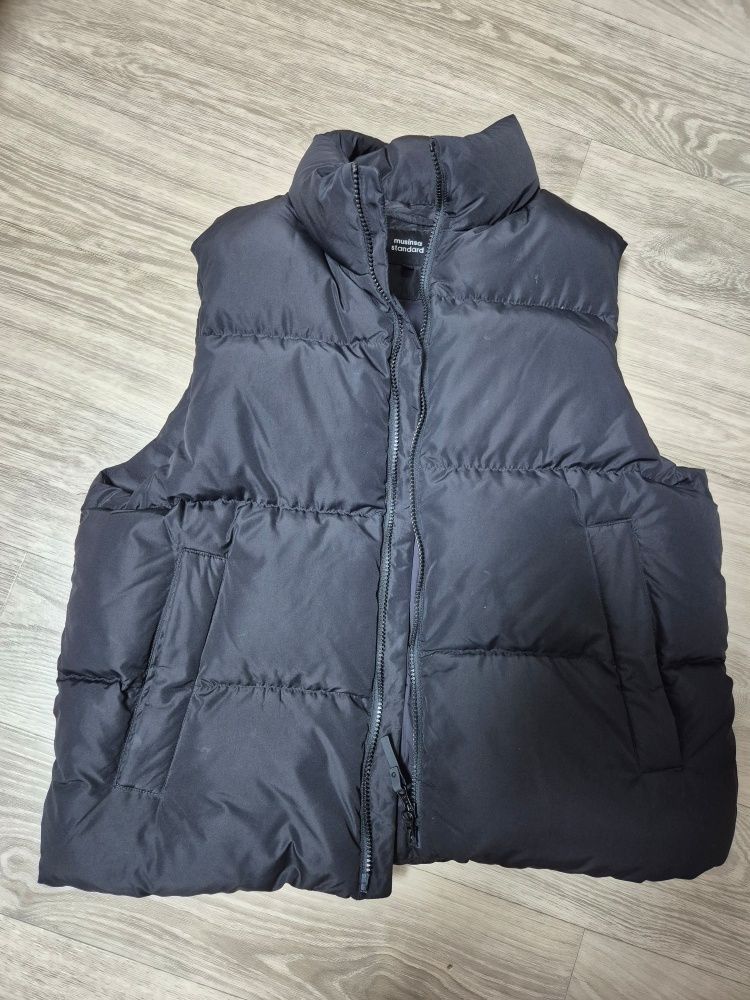   ブラックパファーベスト Amazon.co.jp: [Amazon Essentials] 断熱 パファーベスト 中厚手