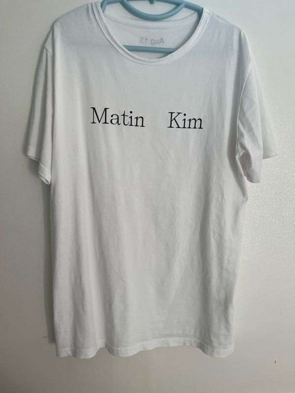 Matin Kim Tシャツ　Shadow Logo TOP WBUK56 Matin Kim ホワイト Tシャツ Matin Kim Tシャツ Shadow Logo TOP WBUK56