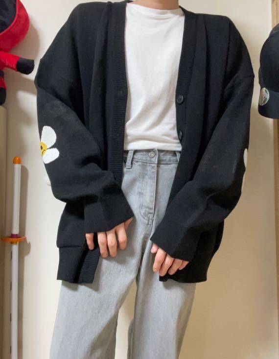 【GRAVER】22FW★ [UNISEX] Elbow Multi Flower Smile MTM MUSINSA | GRAVER [UNISEX] ELBOW FLOWER SMILE KNIT CARDIGAN_BLACK
