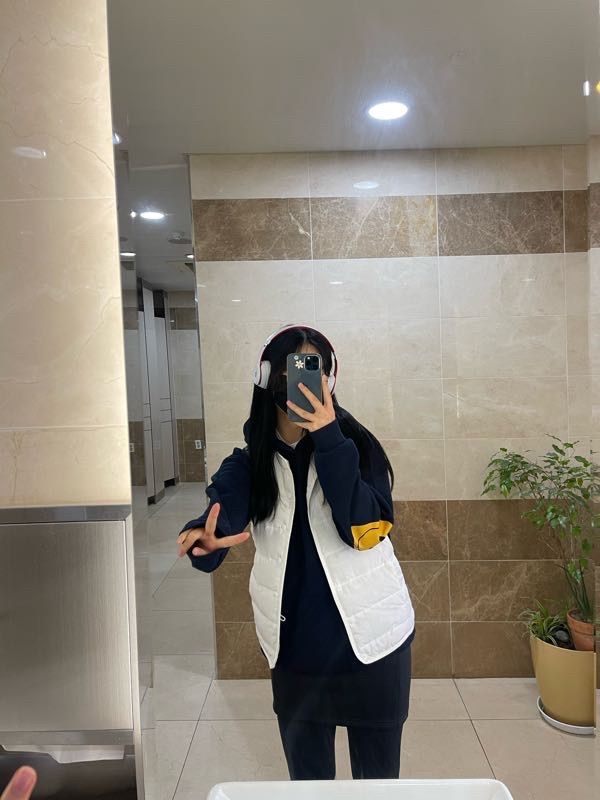 【GRAVER】Elbow Heart Smile White Clip Hoodie Designer fashion, Seoul-fully created | W Concept