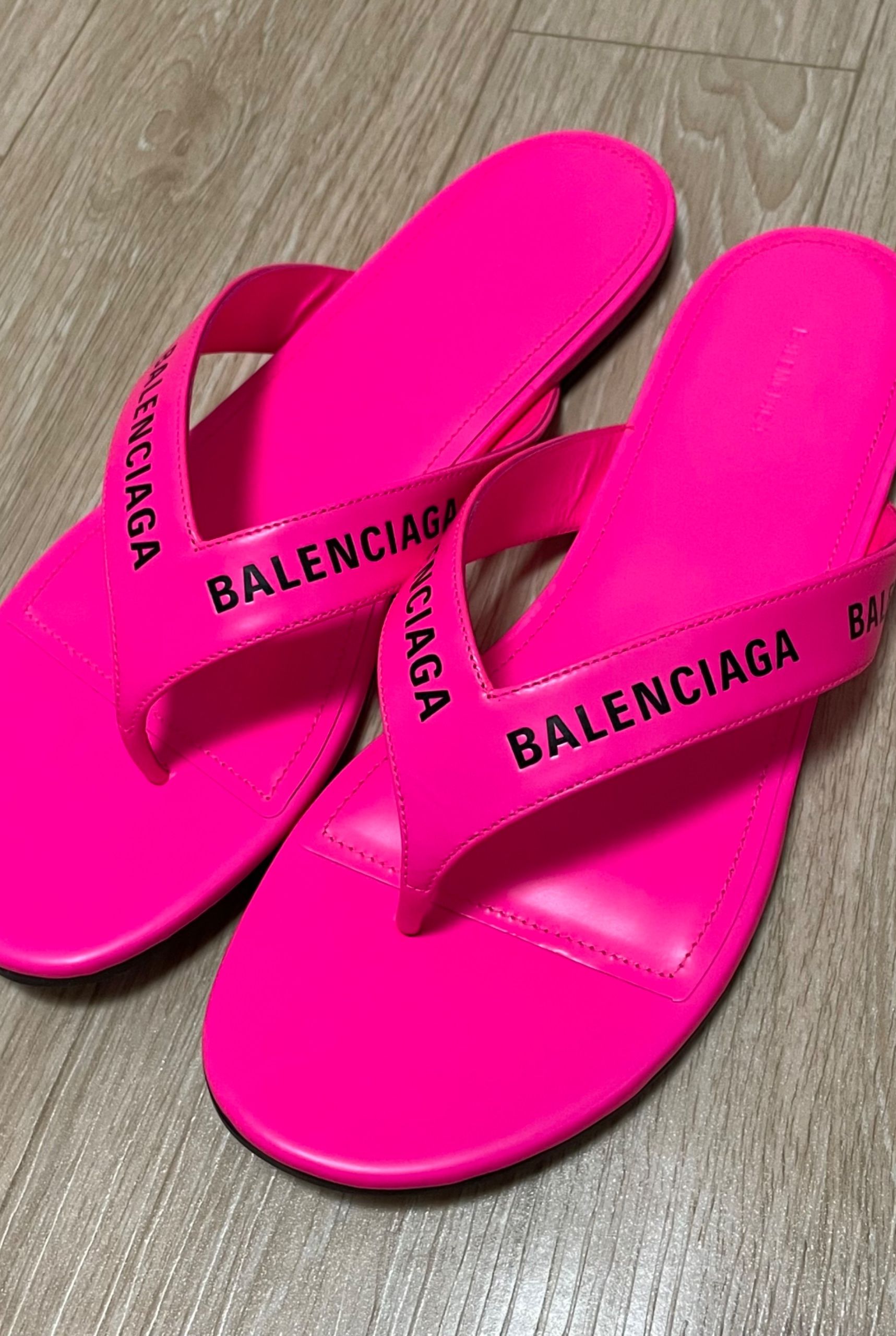 MUSINSA公式 | BALENCIAGA 女性オールオーバーロゴラウンドソング