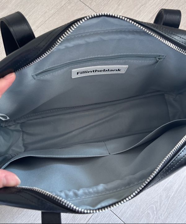 MUSINSA | FILLINTHEBLANK Trapezoid Shoulder Bag (black)