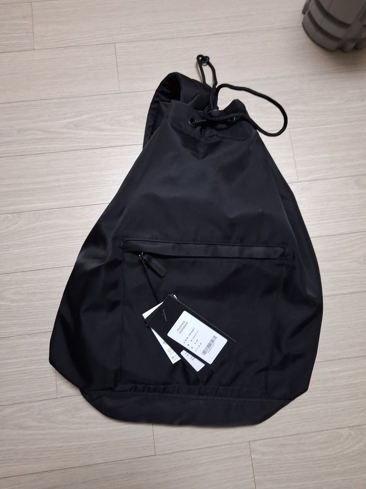 MUSINSA公式 | MUSINSA STANDARD ナイロンダッフルスリングバッグ