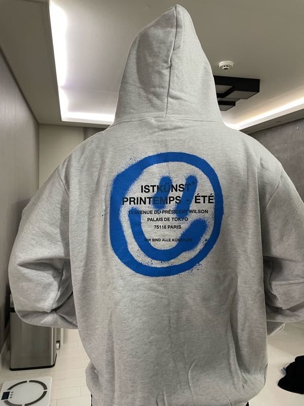 MUSINSA ISTKUNST LOGO SMILEY HOODIE LIGHT GRAY (IK2CSMM400A)