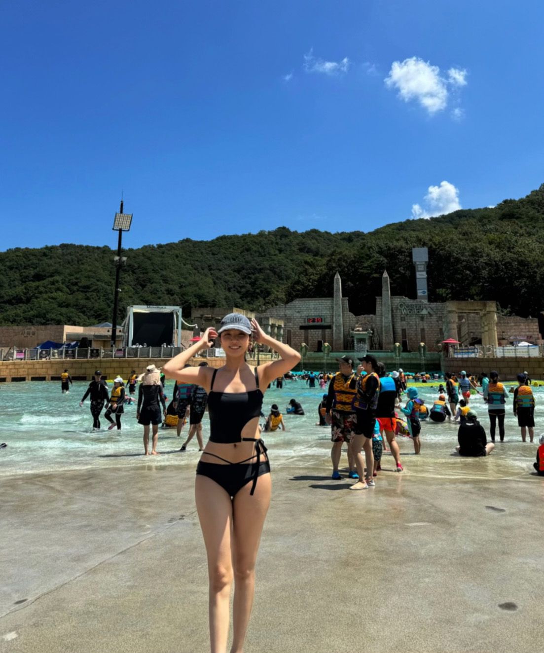 MUSINSA公式 | VINAJ V String Bikini Panty (Black)