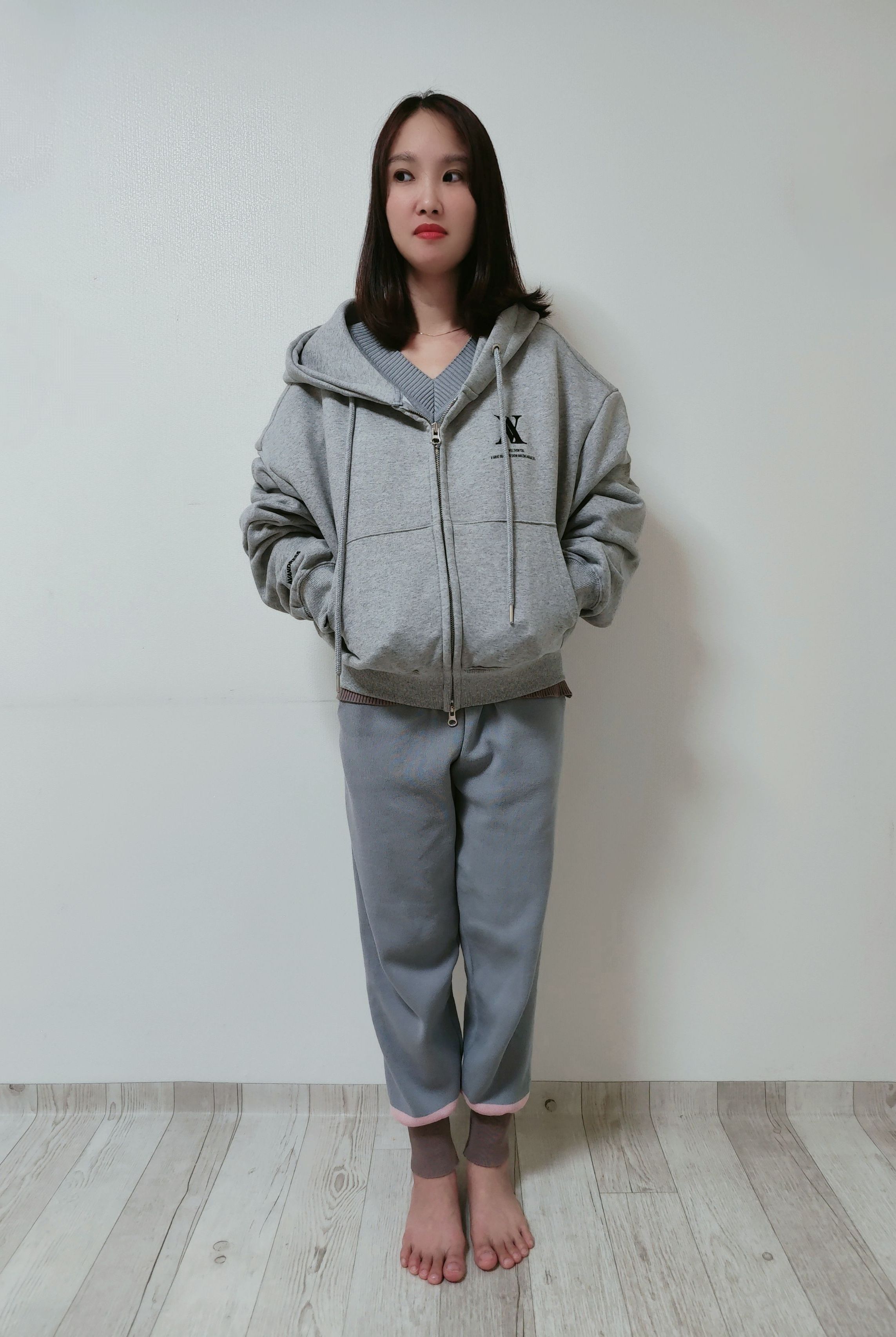 MUSINSA | AVANDRESS AV LOGO CROP HOOD ZIP-UP GRAY