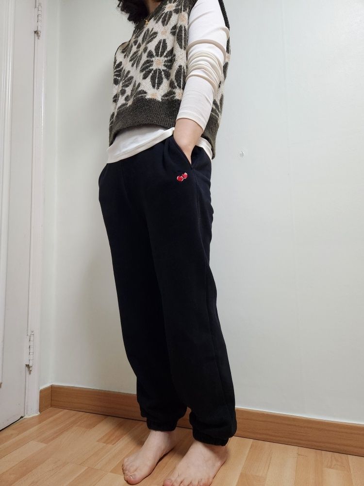 [ KIRSH ]★SMALL CHERRY JOGGER PANTS MUSINSA | KIRSH Small Cherry Jogger Pants [Dark Khaki]