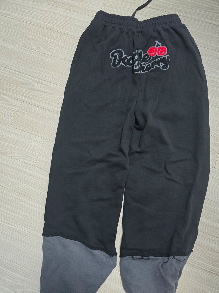 [ KIRSH ]★DOODLE CHERRY GRAPHIC SWEAT PANTS MUSINSA | KIRSH Doodle Cherry Graphic Sweat Pants [Mustard]