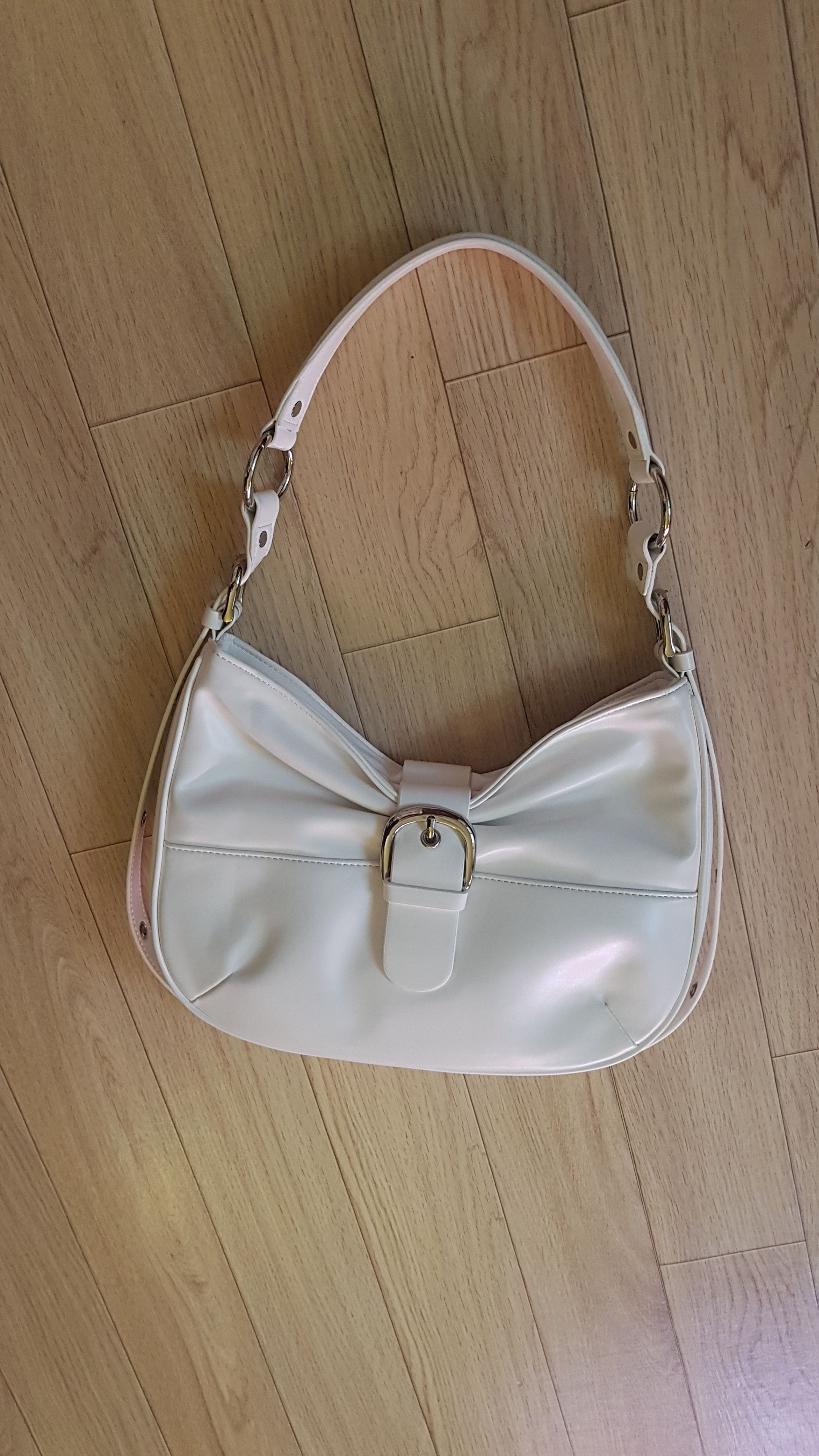 ★NOFFICIALNOFFICE★RIBBON BUCKLE SHOULDER BAG WHITE★人気 MUSINSA | NOFFICIALNOFFICE Ribbon Buckle Shoulder Bag White