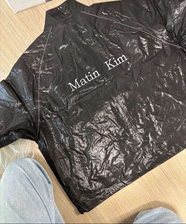 山田　MATIN KIM LOGO COATING JUMPER MUSINSA | MATIN KIM MATIN KIM LOGO COATING JUMPER IN BEIGE