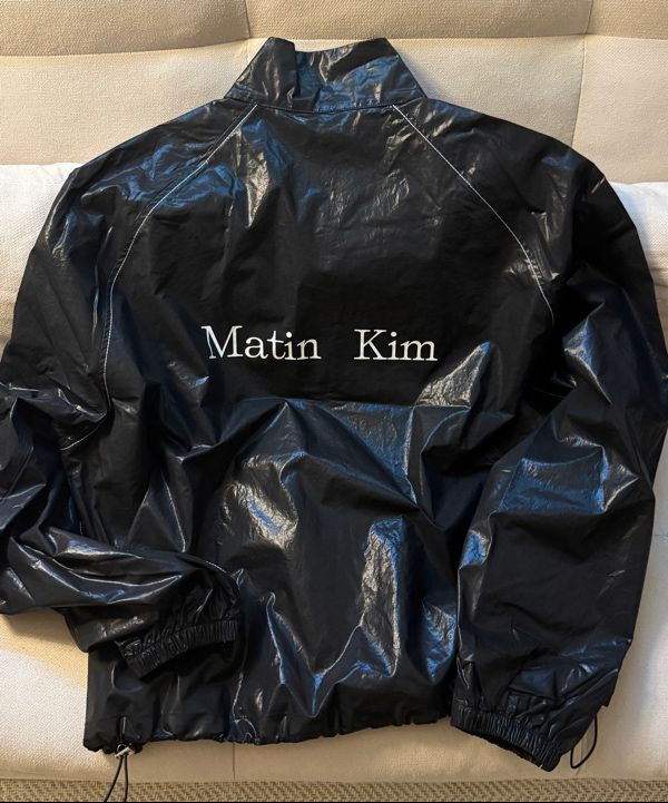 Matin Kim ブラック ジャケット F MUSINSA公式 | MATIN KIM MATIN KIM LOGO COATING JUMPER IN BLACK