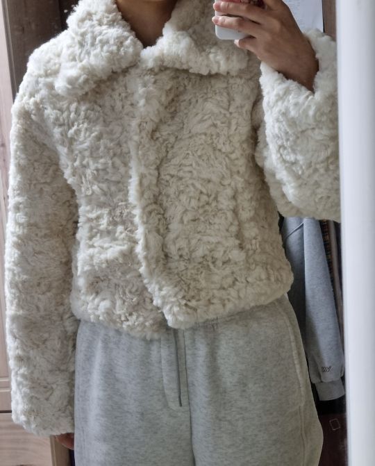 AVANDRESS★韓国★人気★Emilie Fur Jacket 2色 ファー MUSINSA公式 | AVANDRESS Emilie Fur Jacket IVORY