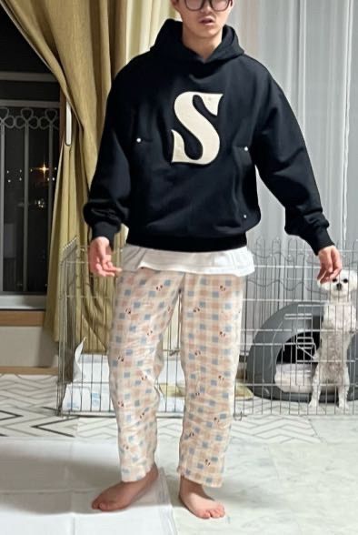 MUSINSA公式 | SATUR Rivet Appliqué Pocket Logo Hoodie