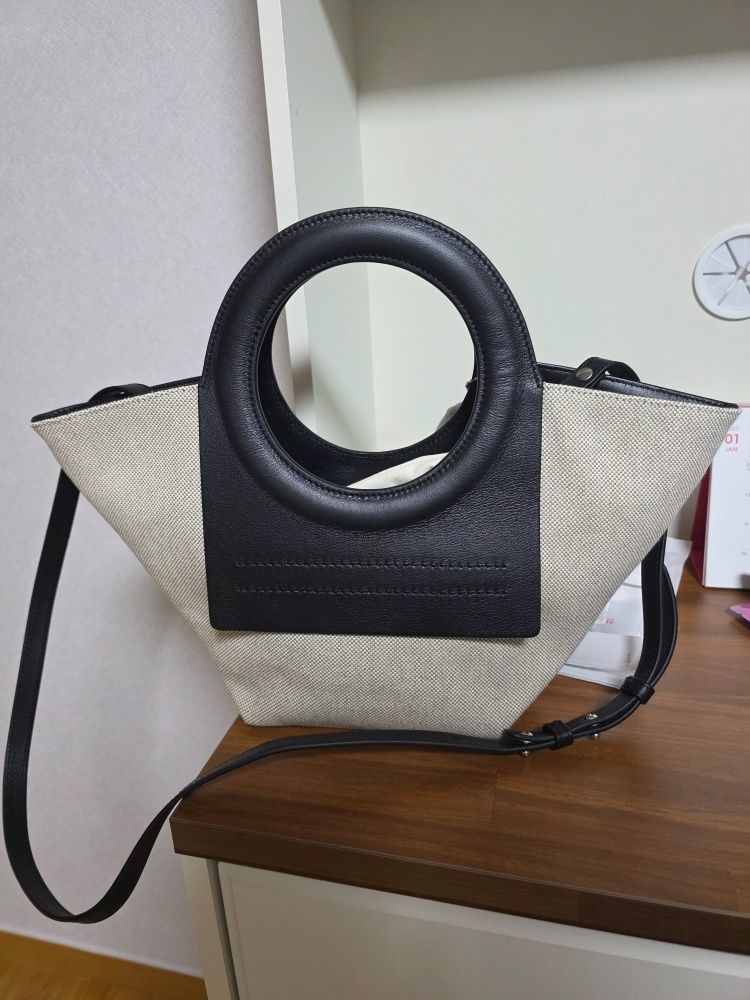 ★HEREU★ Mini Color Tote Bag Beige Black WBS21CAMI001 MUSINSA公式 | HEREU Mini Color Tote Bag - Beige: Black