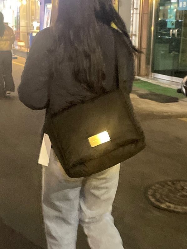 ショルダーバッグ・ポシェット [MATINKIM]matin big puffer bag in light beige MUSINSA | MATIN KIM BIG Puffer SHOULDER BAG IN LIGHT BEIGE