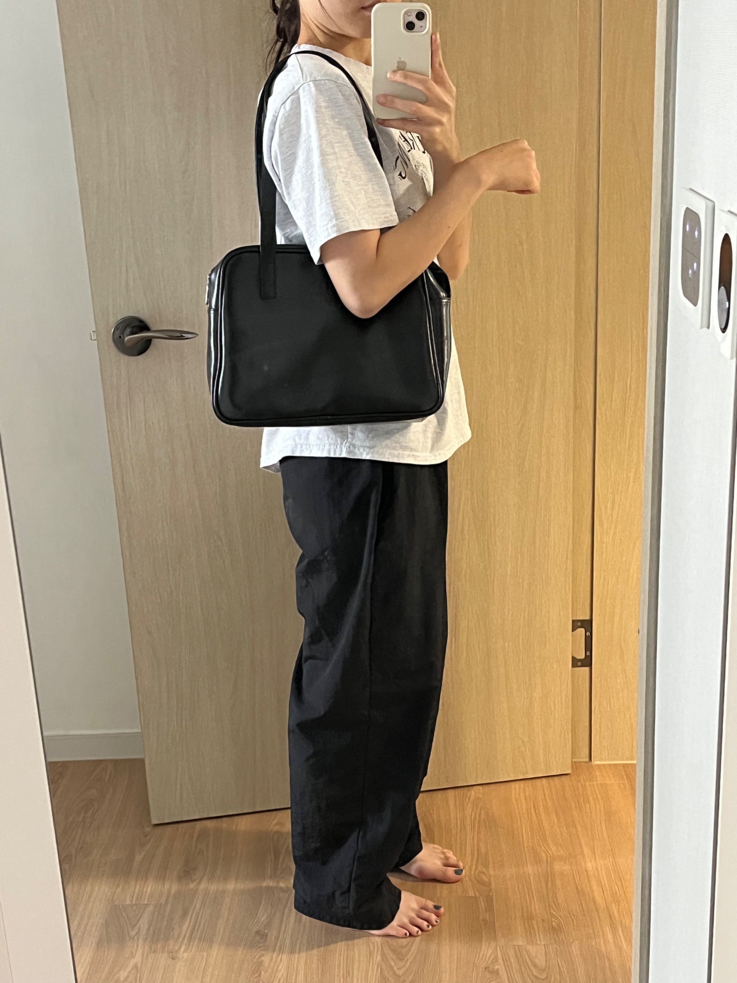 MUSINSA | FILLINTHEBLANK Trapezoid Middle Shoulder Bag (black)