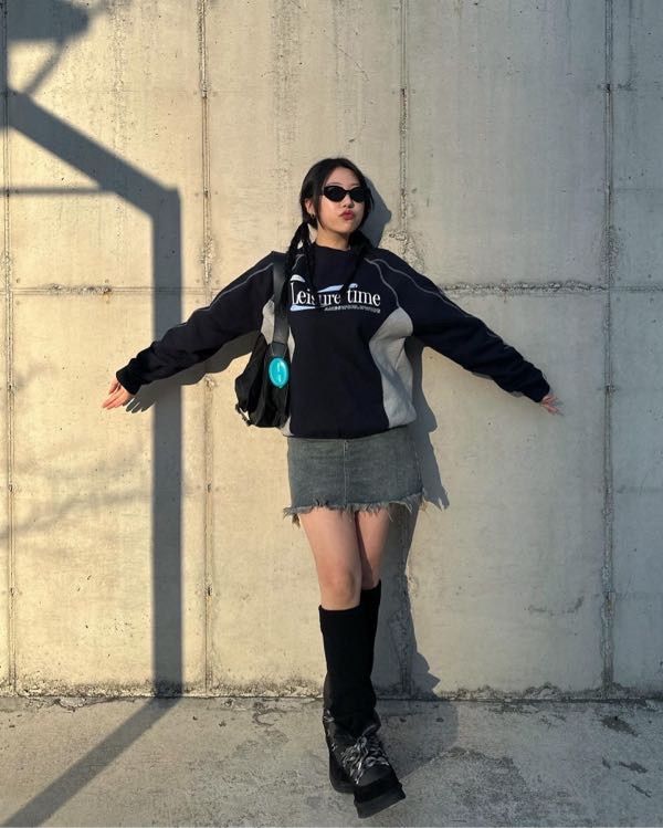 MUSINSA | AMES-WORLDWIDE LEISURE TIME LOGO SWEATSHIRT NAVY