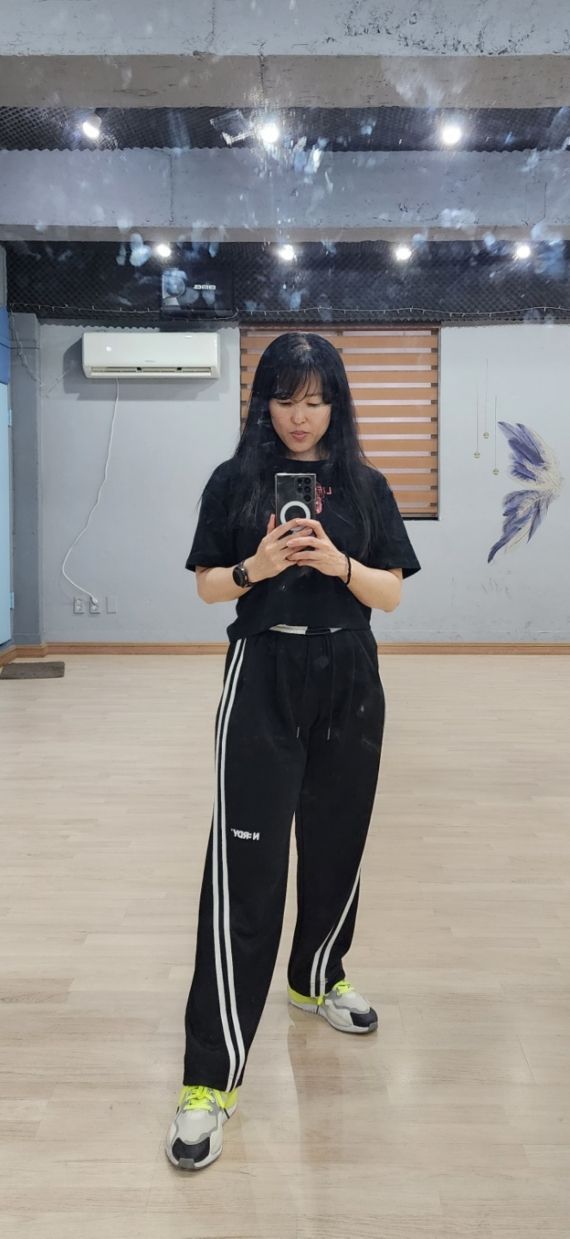 MUSINSA | NERDY Curved Wide Track Pants Dark Purple