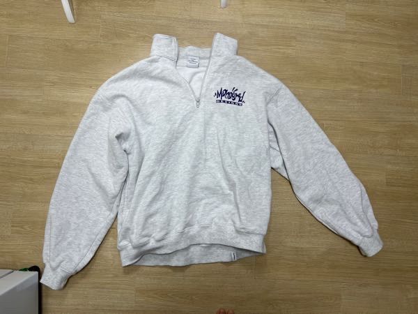 MUSINSA | MAHAGRID LABEL LOGO HALF ZIP SWEATSHIRT LIGHT GRAY