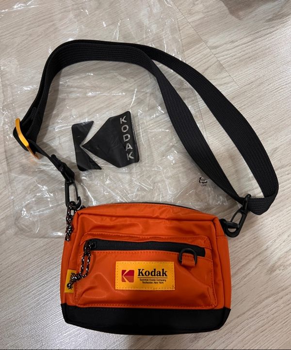 MUSINSA公式 | KODAK エッセンシャルスクエアミニクロスバッグ ORANGE