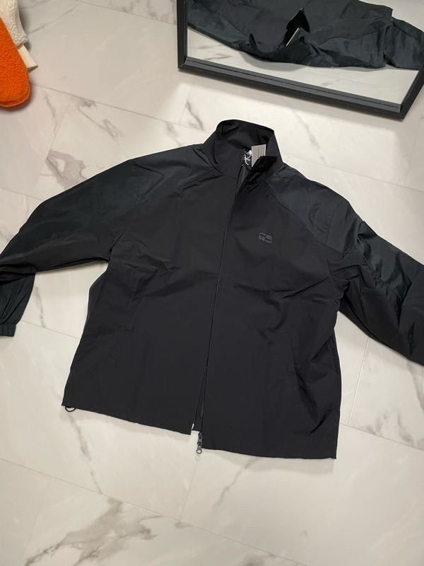 on ウィンドブレーカー ブラック　M MUSINSA公式 | WOOALONG Spin logo nylon colored wind breaker - BLACK