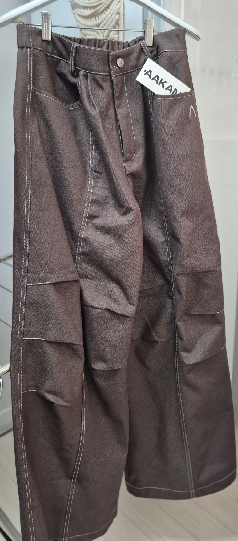MUSINSA公式 | AAKAM Knee Pin-tuck Printed Denim Pants (Brown)