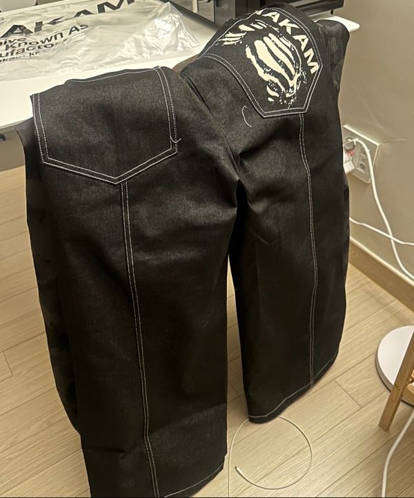 MUSINSA | AAKAM Knee Pin-tuck Printed Denim Pants (Black)