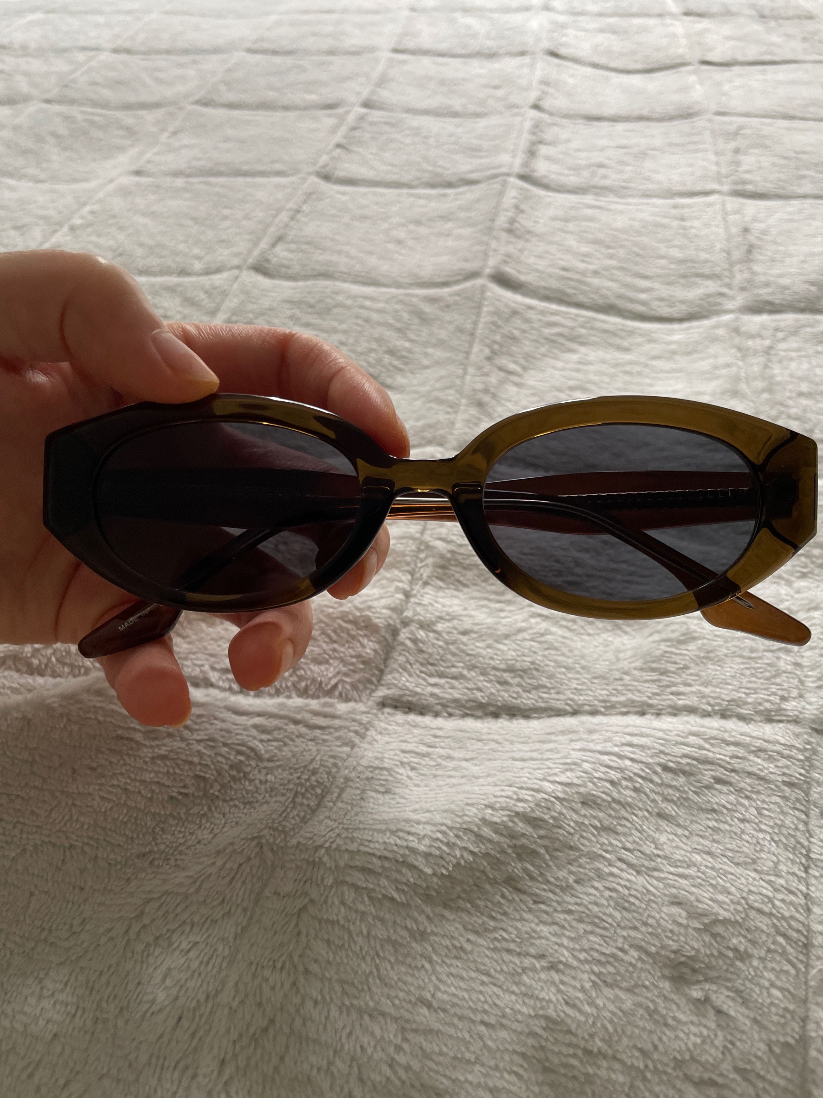 ◆BLUE ELEPHANT◆ TAYLOR light brown crystal ITZEL light brown crystal - BLUE ELEPHANT