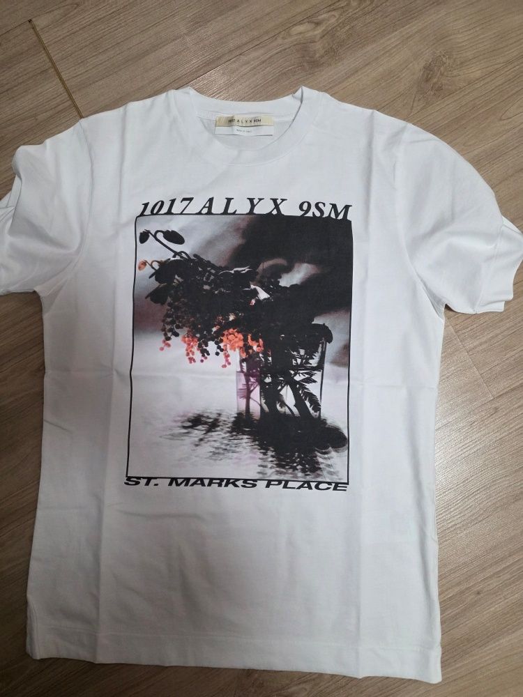 MUSINSA公式 | 1017 ALYX 9SM ロゴグラフィックプリント半袖Tシャツ