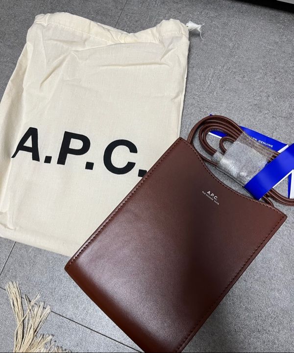 MUSINSA | A.P.C. Jamie Neck Pouch Crossback - Nut Brown