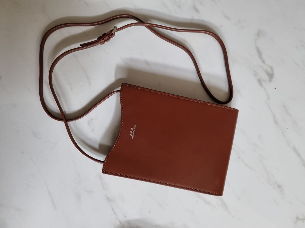 MUSINSA | A.P.C. Jamie Neck Pouch Crossback - Nut Brown