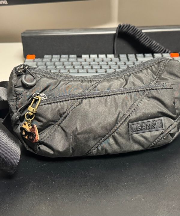 ■Ganni■ Quilted Recycle Tech Small Baguette Shoulder Bag B 14013127-2035015170925799.jpg
