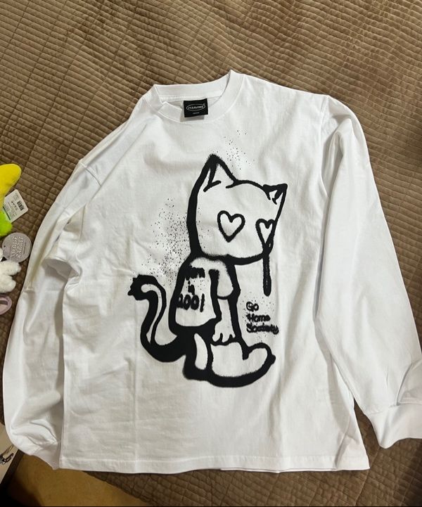 ★NCT 着用★関税込★ITZAVIBE★LOVE CRYING CAT long-sleeved★ IBA23UT14WH] LOVE CRYING CAT LONG SLEEVES - WHITE - ITZAVIBE