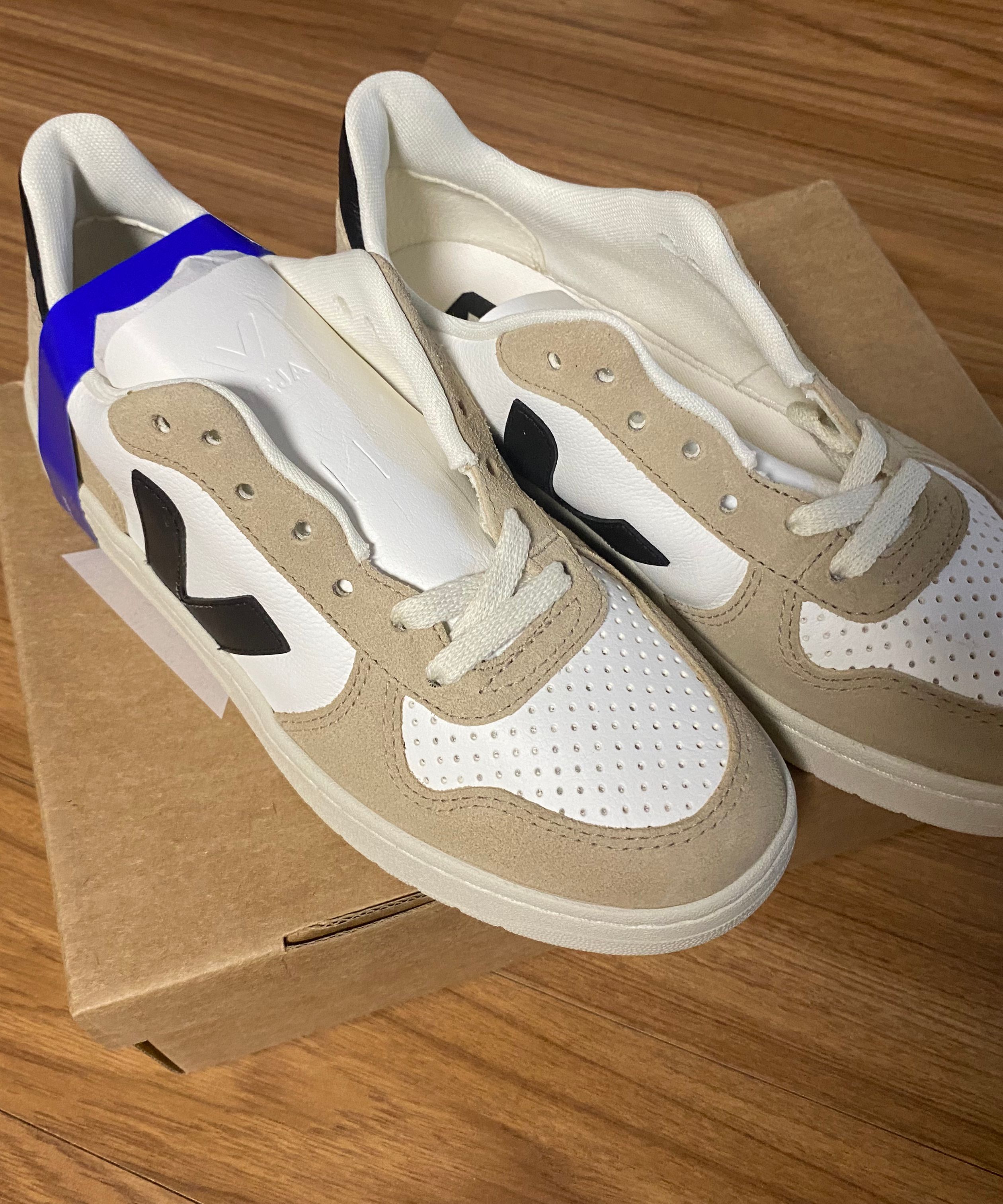 MUSINSA VEJA V10 Leather Sneakers White: Black: Sahara VX0503138