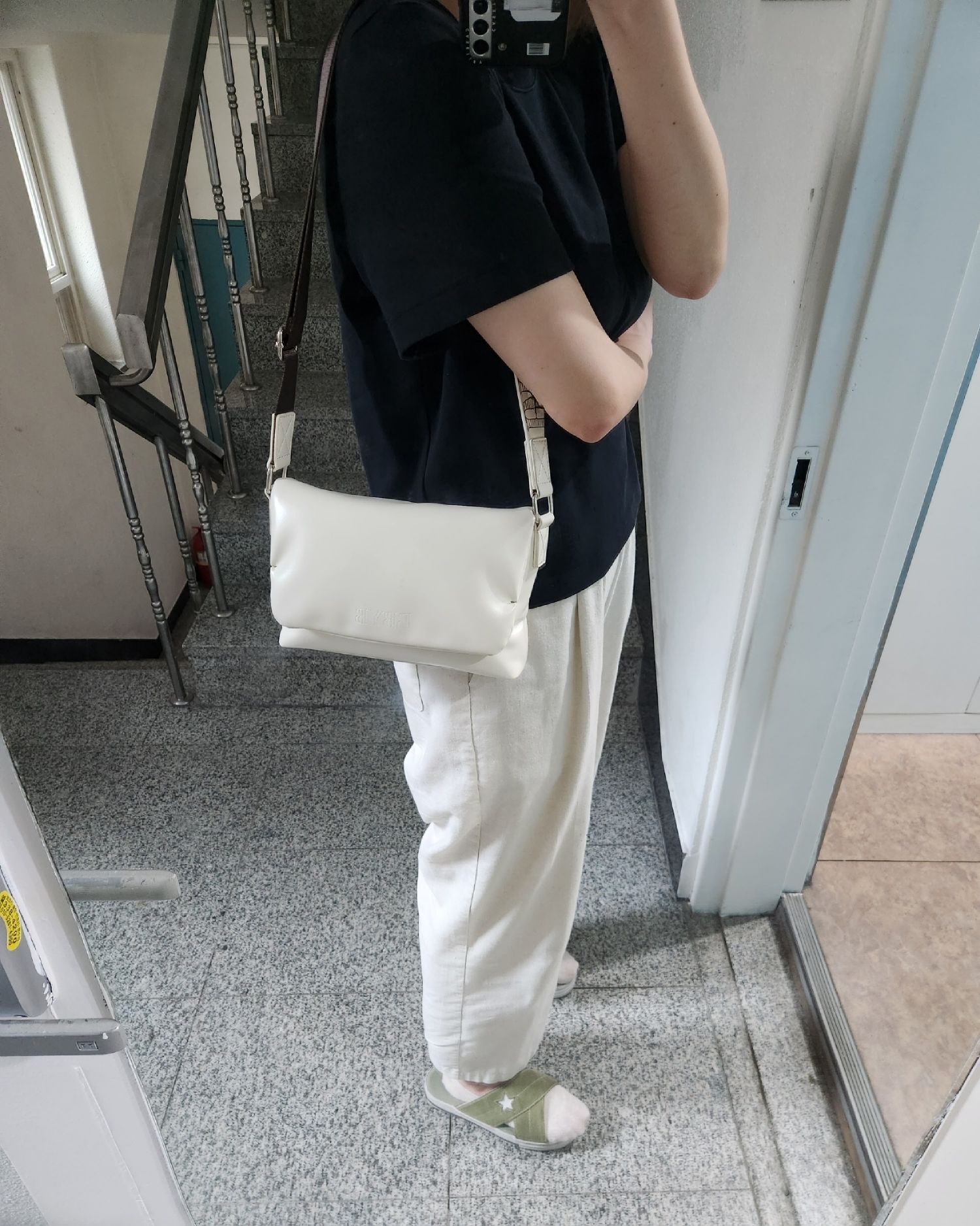 MUSINSA | BBYB Popa Unisex Small Messenger Bag (Ivory)
