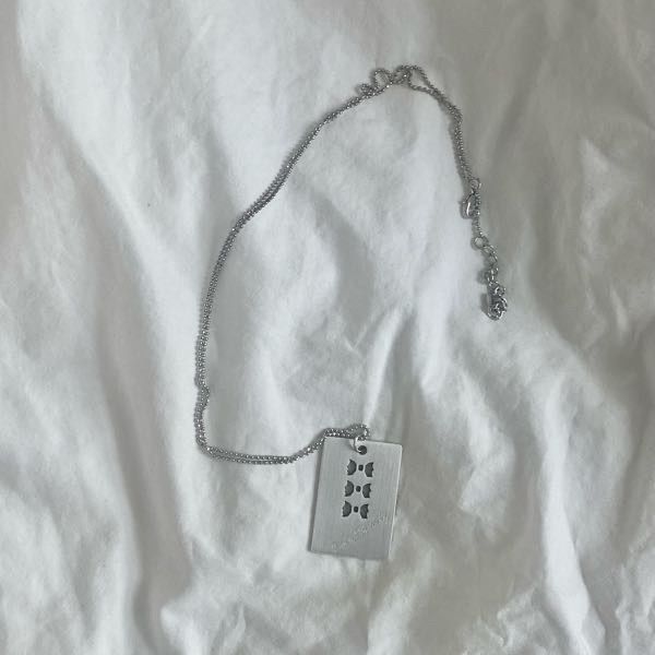 MUSINSA公式 | EVERYBIRTHDAY Ribbon signature tag necklace