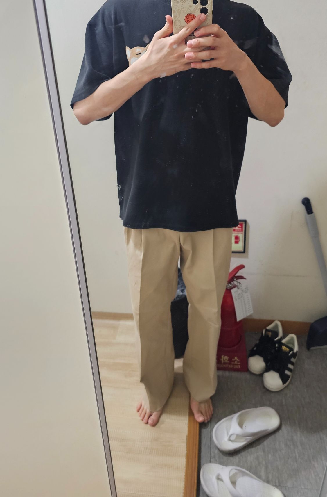 MUSINSA | ARRAYED Straight wide two-tuck banding chino pants