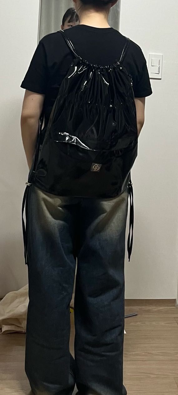 MUSINSA公式 | Don't Ask My Plan glossy string backpack black