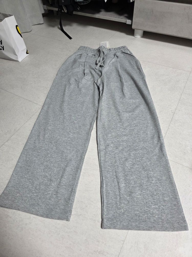 MUSINSA | AGOD ONE-TUCK WIDE SWEATPANTS [GREY]