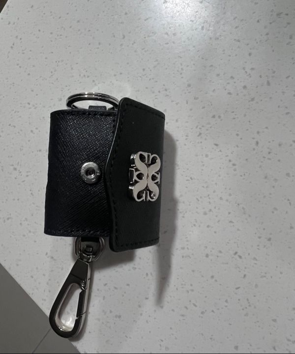SATUR セッターキーリングレザー ケース メット ブラック AirPods MUSINSA公式 | SATUR セッターキーリングレザーエアポットケースメット
