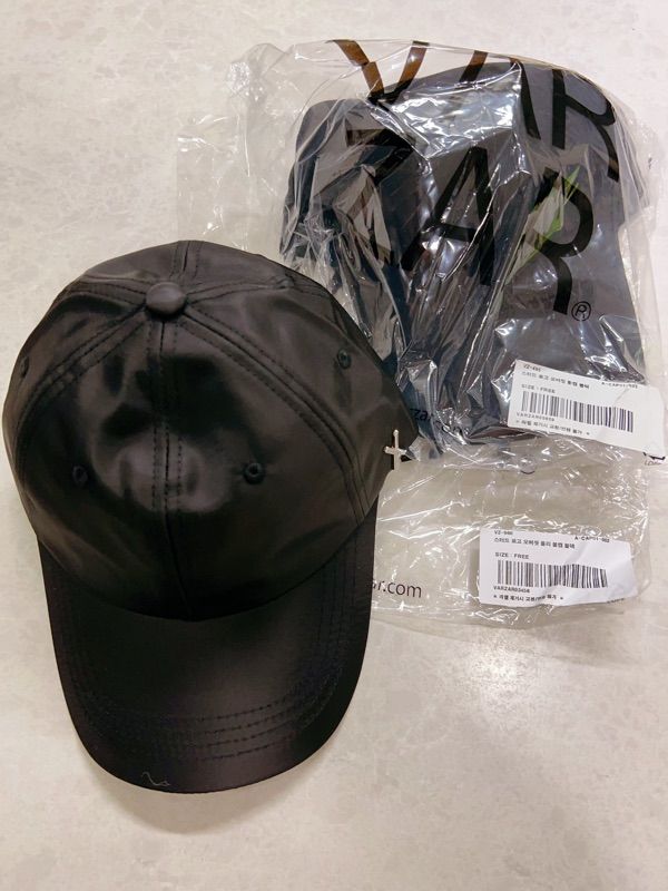 MUSINSA公式 | VARZAR スタッズロゴオーバーサイズポリボールキャップ