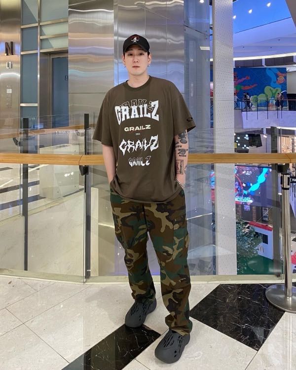 MUSINSA | GRAILZ MULTI LOGO T-SHIRTS [KHAKI]