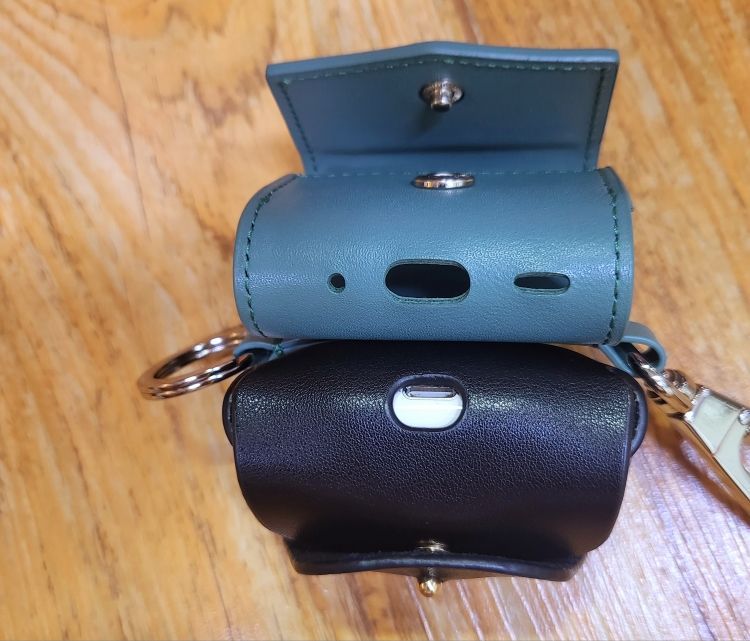 MUSINSA公式 | SATUR セッターキーホルダー レザーエアポッドケース