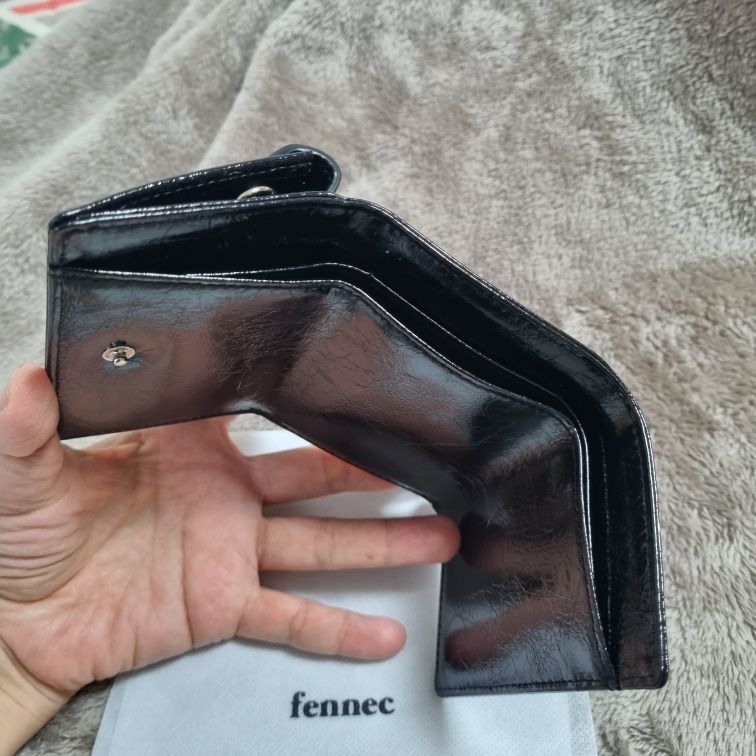 MUSINSA | fennec CRINKLE TRIANGLE TRIPLE WALLET - BLACK