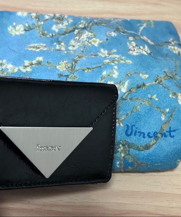 ●Fennec● CRINKLE TRIANGLE TRIPLE WALLET CANDY BLUE FM2PK0 FENNEC] CRINKLE TRIANGLE TRIPLE WALLET D 送料無料 3段財布