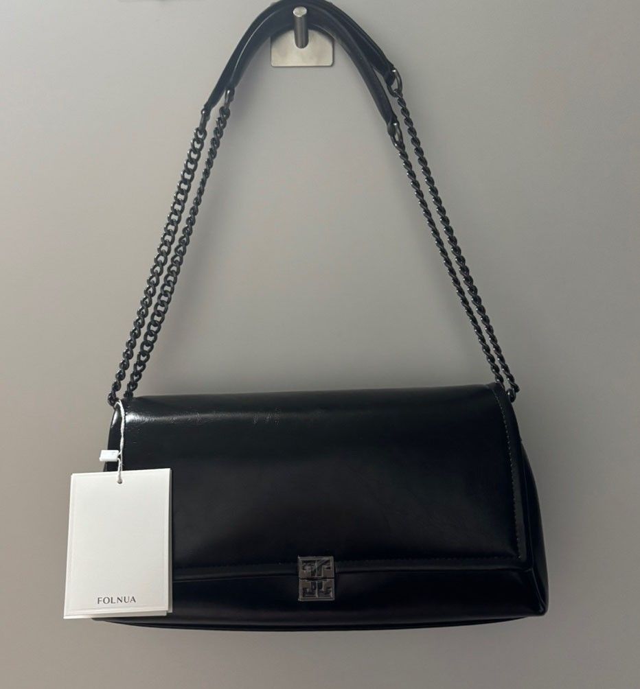 MUSINSA | FOLNUA CLASSIC LOGO CHAIN BAG - CRINKLE [2COLOR]