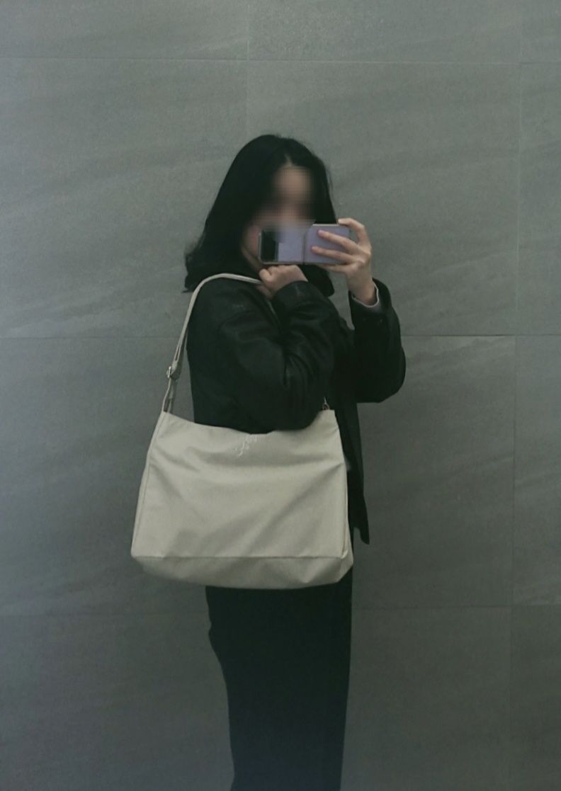 ★mucu and ebony★ Comfy Cross Bag _ Warm Grey MUSINSA | MUCU AND EBONY Comfy Cross Bag Comfy Cross Warm Gray