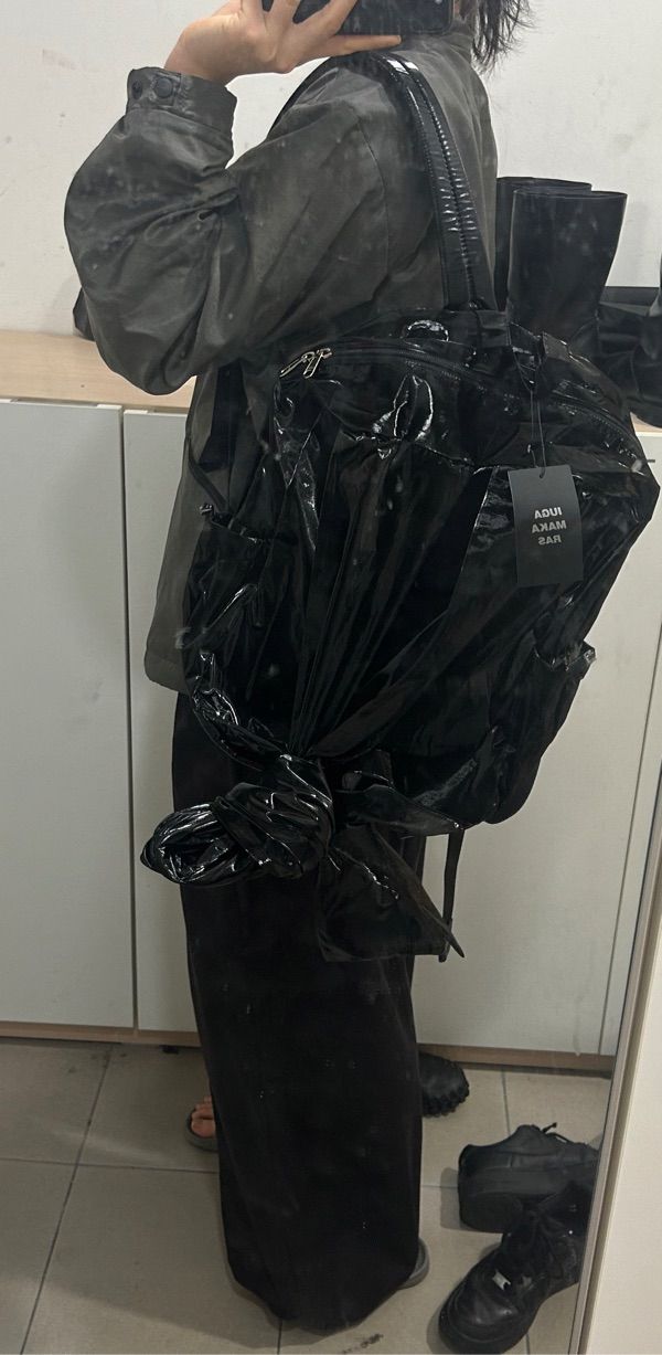 MUSINSA公式 | IUGAMAKARAS Knotted Backpack v2 (Glossy-Black)