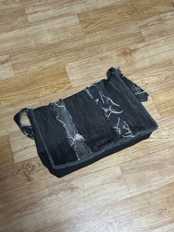 MUSINSA | FALLETT Grunge Cross Big Bag Black